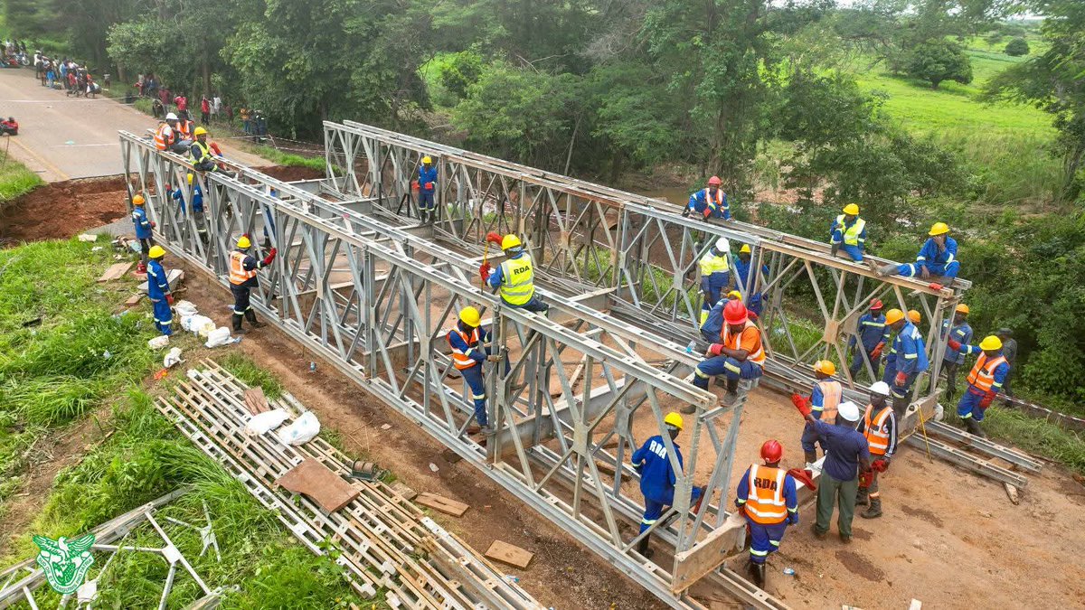 PaulShalala's tweet image. Installation of an acrow bridge at Sinjela area in Rufunsa District is progressing well.

ZNS and RDA are hard at work.

Traveling public are using a detour following washing away of Kankumba Bridge a few days ago.