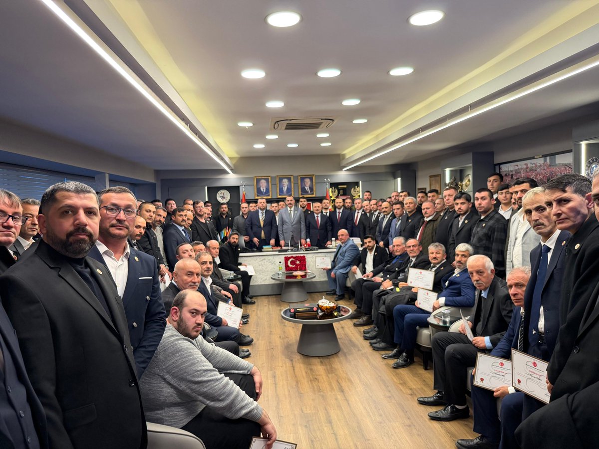 Esenler’imizin birbirinden değerli Bölge Başkanlarımız ve Mahalle Başkanlarımız, İl Teşkilat Başkanımız Sn. <a href="/YasarKaba17/">Yasar Kaba</a> ve 2. Bölge Başkanımız Sn. <a href="/AhmetBilgic1453/">Ahmet Bilgiç</a> ; riyasetinde, Genel Başkanımız Sayın Devlet Bahçeli’nin talimatları ile “#HayırlıGünlerKomşum” ve