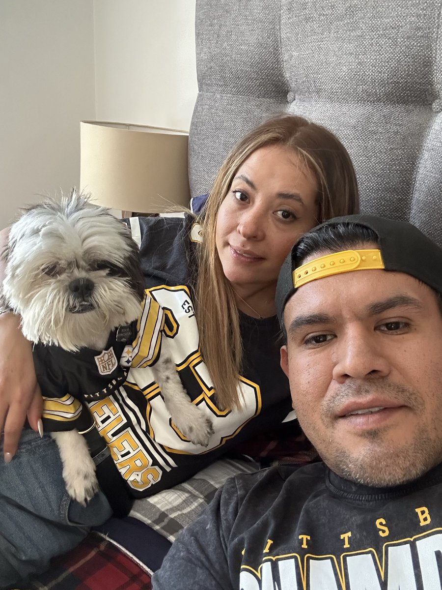 oschav8's tweet photo. #NFLEnTelevisa
Saludos desde Leon Gto.
#Herewego https://t.co/hezW9NN4Nf