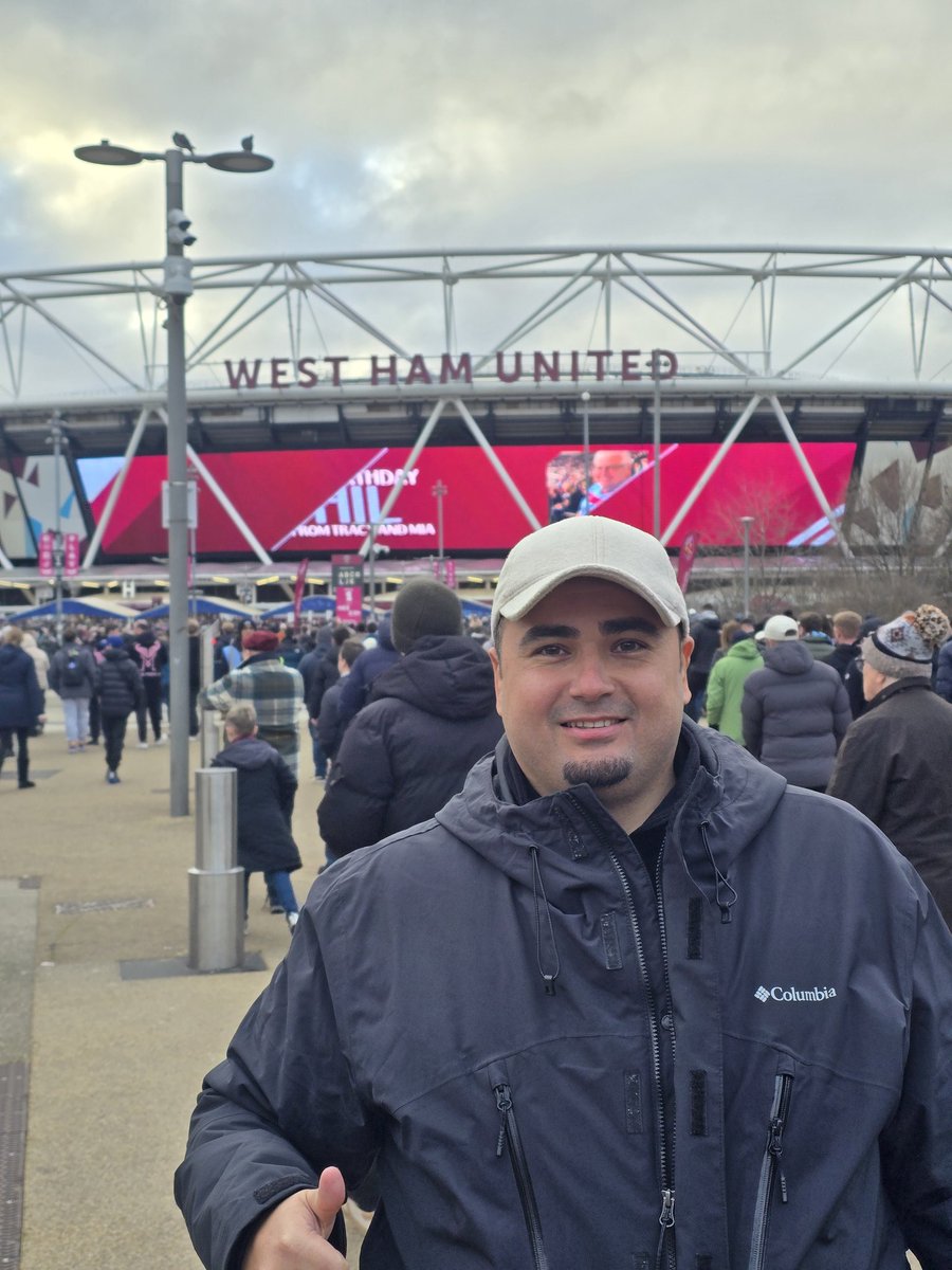 EnginErdem07's tweet image. West Ham United v Fulham || Premier League 

Maçını izleyerek keyifli ve harika bir deneyim yaşadım. Oyunun teknik ve taktik yönlerini sahanın en yakından izlemek ve hissetmek benim adıma çok önemli ve değerliydi.  ⚽️