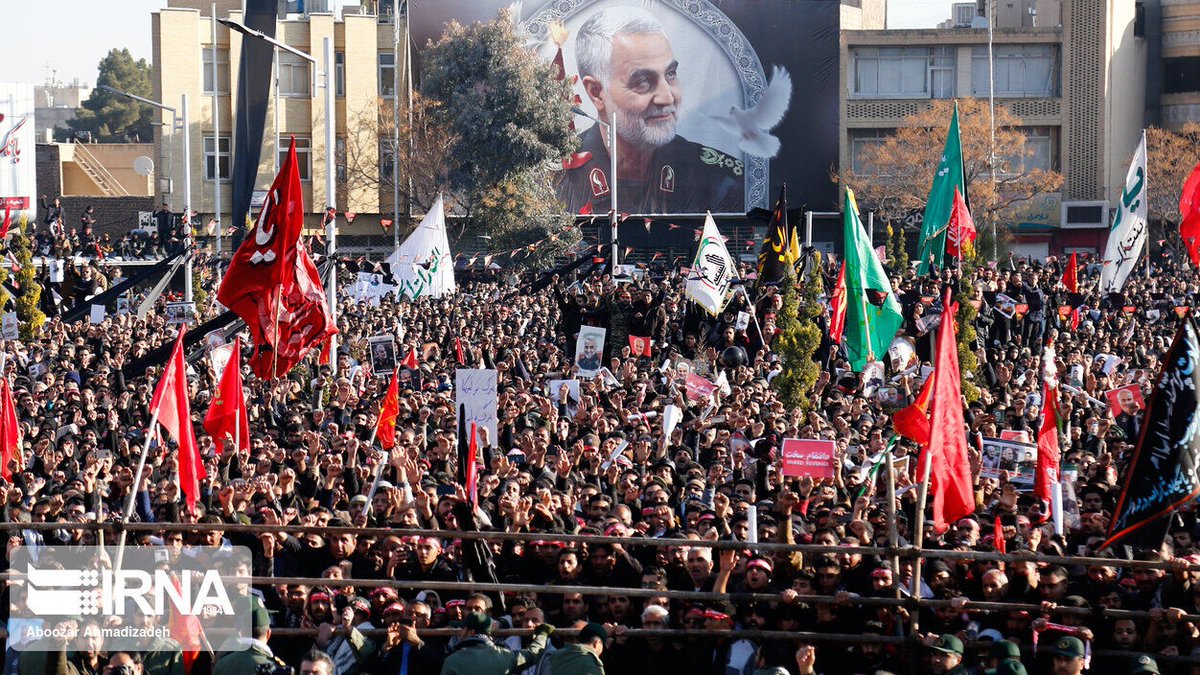 رهبر انقلاب : شهادت او، زنده بودن انقلاب در کشور ما را به رخ همه‌ی دنیا کشید. ۹۸/۱۰/۱۸
#ایرانمرد
#رفیق_خوب_ما