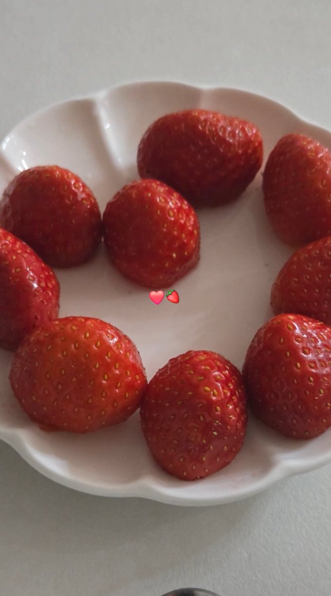 ﹙WEVERSE MOMENT - 27.12.25﹚

› #JIWOO : ❤🍓

∿ #최지우 #HEARTS2HEARTS #하츠투하츠