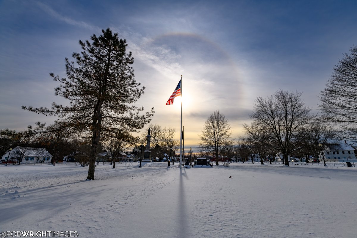 22º halo above the Rochester Common back on Boxing Day. Keep an eye to the sky this afternoon; a halo like this (or even better) is very possible.
--
December 26, 2025
Rochester, New Hampshire