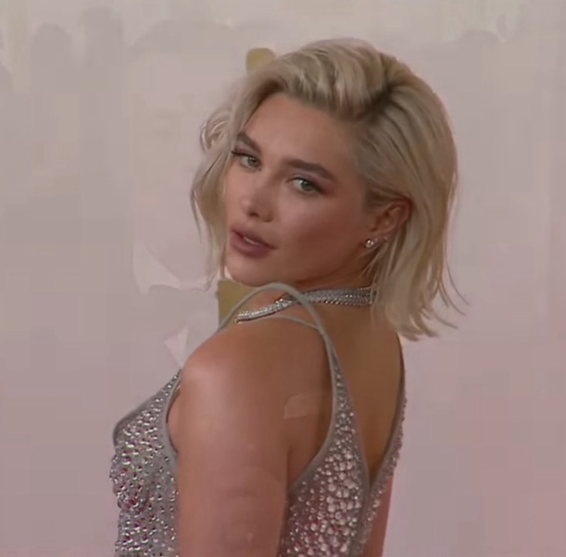 flosfilm's tweet photo. put some respect on florence pugh’s name thats british mother https://t.co/s8NNPoVKjg