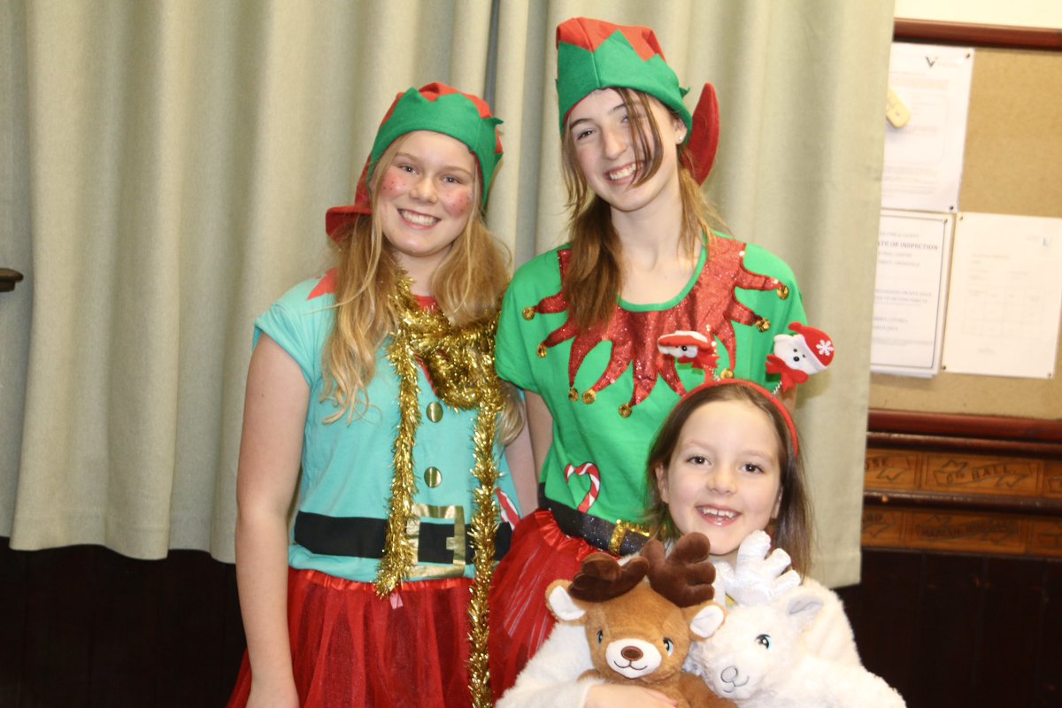 A visit from Santa’s Elves! 🎁✨ 

Our Explorer Drama Class students were visited by two magical guests from the North Pole 💚 

The elves joined in with their final session of the year and gave each student a gift from Father Christmas 🎅 

💻 minivertheatre.com/MiniverAcademy