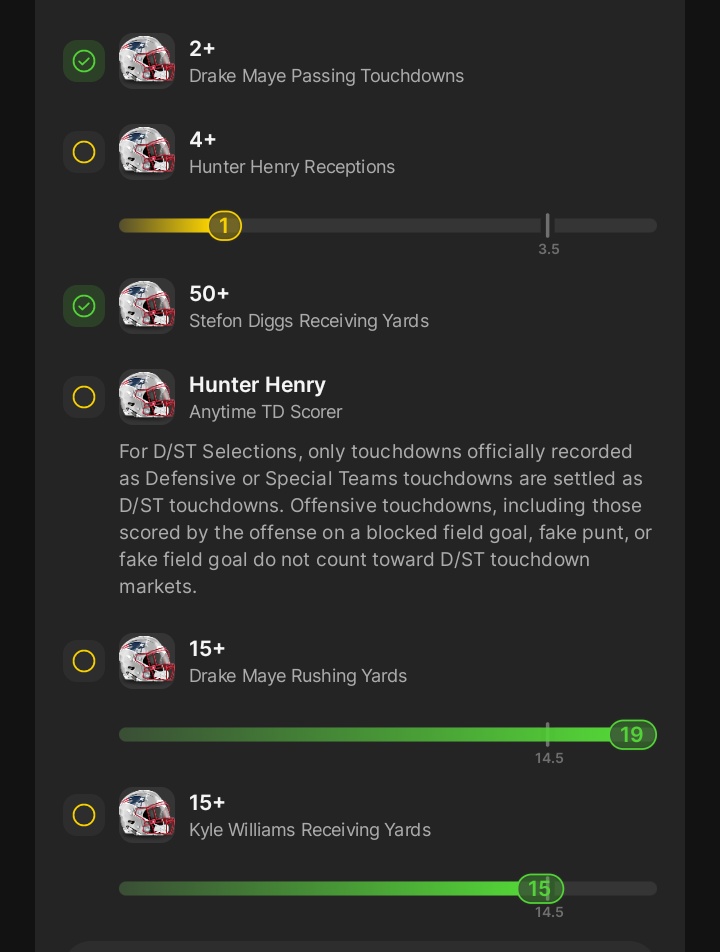 RealPeezy's tweet image. Can we get the ball to Hunter Henry please 😭 🙏 🤞