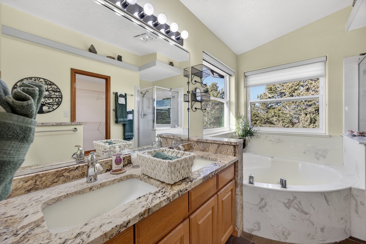 PhotoSnapABQ's tweet image. The #Albuquerque market moves fast—your media company should too. @PhotoSnapABQ is proud to support local Realtors® with reliable service, friendly local pros, and the visual tools you need to get that "Under Contract" sign up in record time. #Sold #NewMexicoRealtor #RealEstate