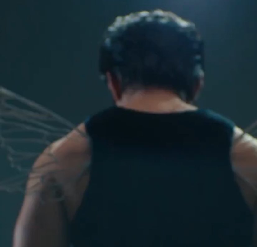 btasticfandoms's tweet image. I need about 7-10 business days to process what I’m looking at and what I’m about to hear