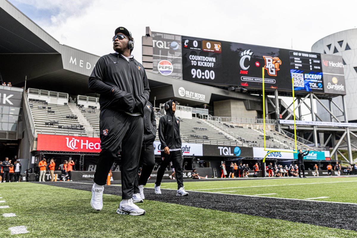 BG_Football's tweet photo. An ode to our very FIRST Beats By Tunde 🥁 back in 2022. Tunde just finished his four-year career at BGSU and became just the sixth FBS offensive lineman to start at least one career game at all five OL positions in records dating back to 2010. https://t.co/R7yPCI0GSL