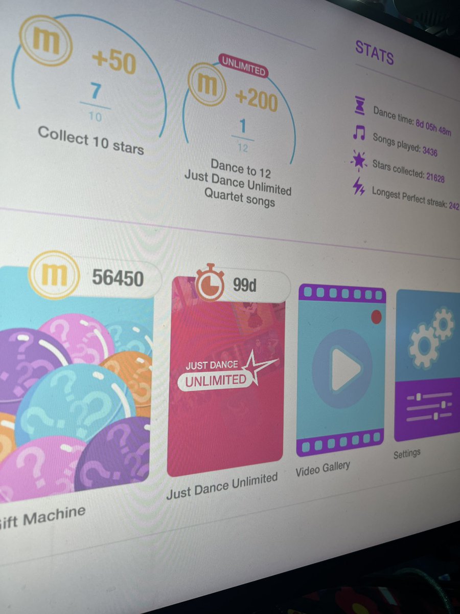 World Dance Floor Happy Hour Stream!!

twitch.tv/rockydanerd

From now until around 9Pm est!