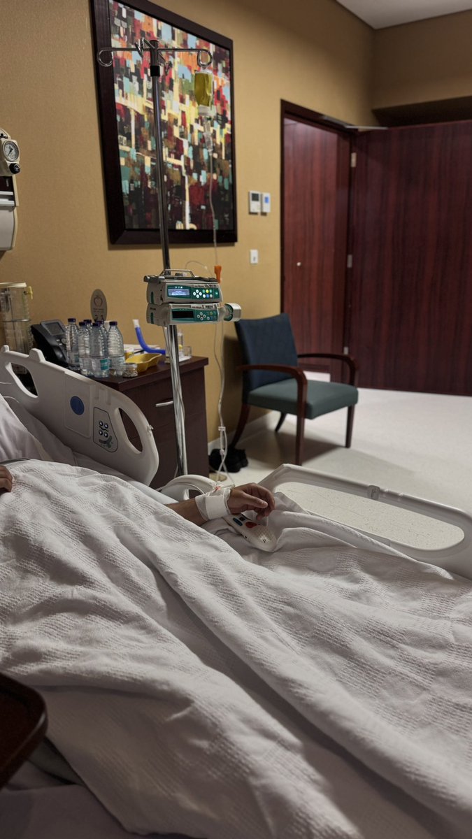 اللهُم أني أدعوك أن لا تختبر صبرنا 
في صحة من نحب .. 

اللهم يا شافي يا معافي اشف من شكى ألمًا وخفف على من بكى وجعًا، اللهَّم أشف كل نفس لا يعلم بوجعها إلا أنت يا ارحم الرحيم اللهمّ اشفٍ مرضانا ومرضى المسلمين