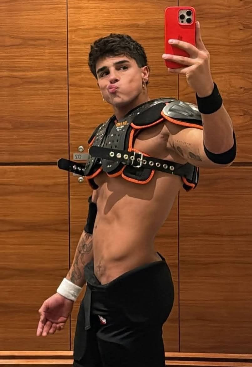 JockRockNation's tweet image. Is he cute?