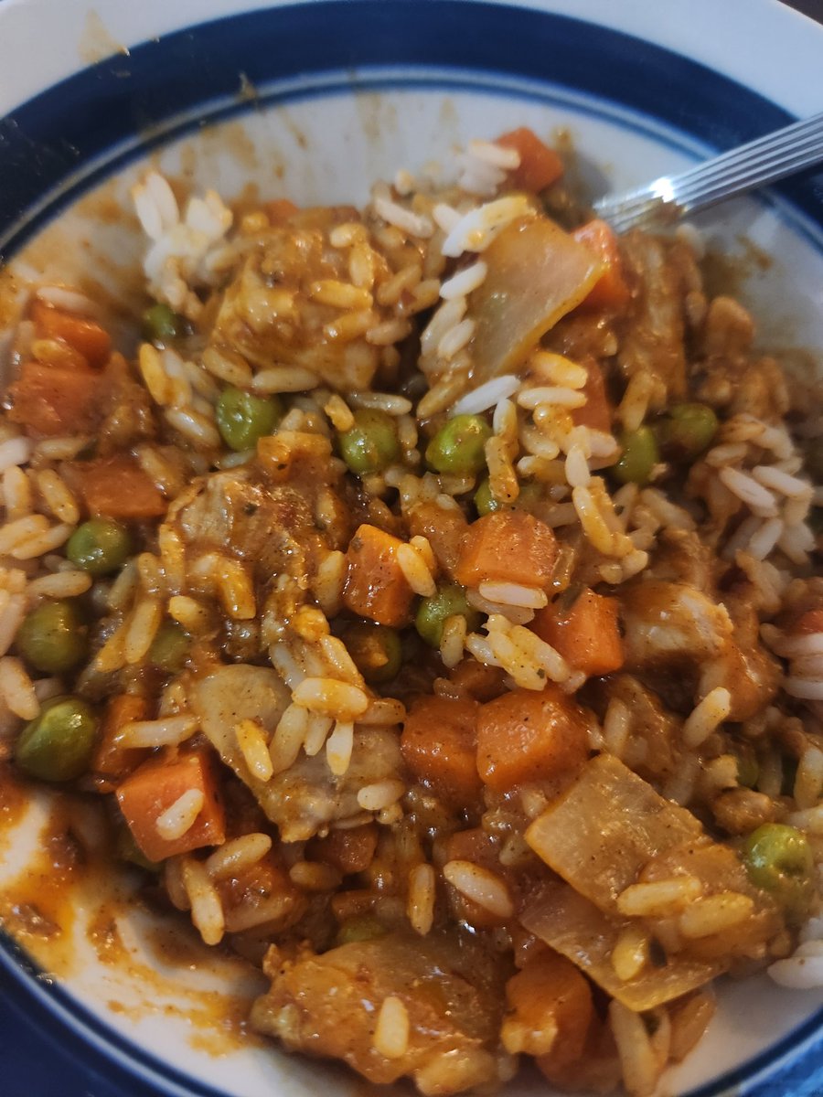 AstuarteVT's tweet image. Finished lining drawing 6 which took me a minute cos I got over ambitious LMAO

Taking a little break to enjoy some home-made butter chicken my boss gifted me uwu