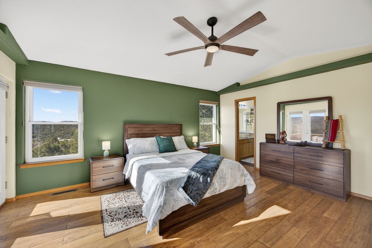 PhotoSnapABQ's tweet image. Why juggle four different vendors when you can get it all in one place? @PhotoSnapABQ is your partner for a complete digital deep-dive. We provide everything a modern buyer needs to fall in love online: Photos, Videos, Drone, Virtual Tours and Floor Plans. #Albuquerque #Realtor
