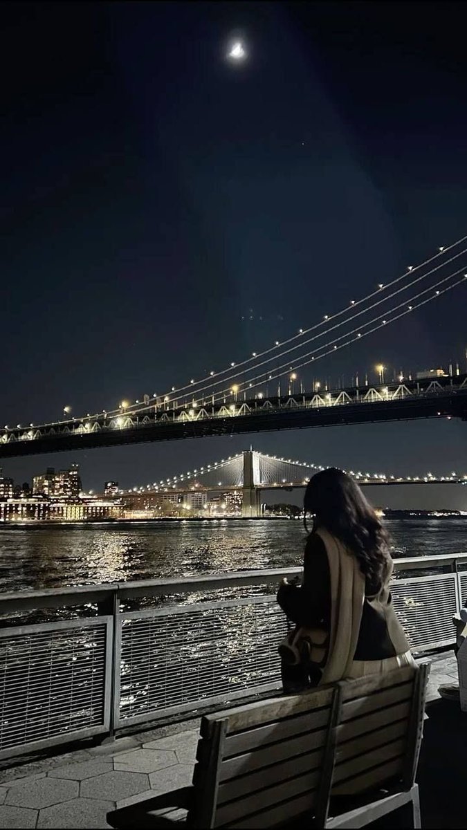 في نهاية 2025 
وداعاً يا عاماً عشتُ فيه مواقف لا تُنسى،
وداعاً يا عاماً بكيتُ فيه كثيراً، 
وداعاً يا سنة كانت من أثقل سنيني، 
كبرتُ فيها ألف عام من مرارتها وثُقلها، 
وداعاً ياسنة أخذت مني الكثير ..