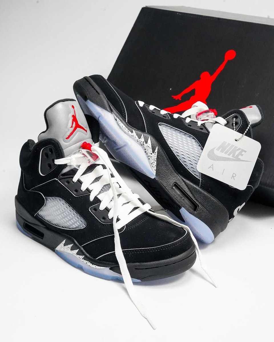 insanesneaker's tweet image. Who still needs a pair?