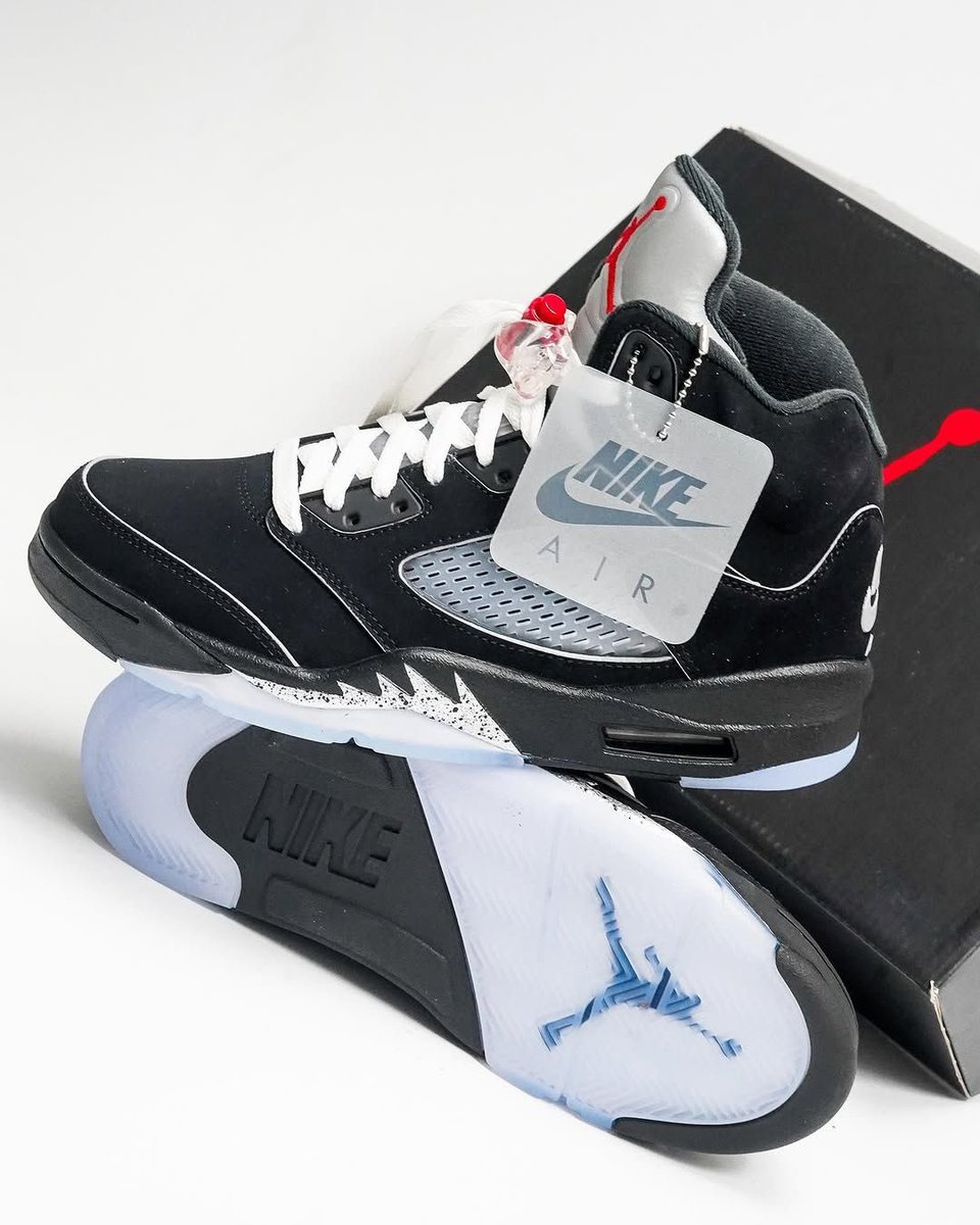 insanesneaker's tweet image. Who still needs a pair?