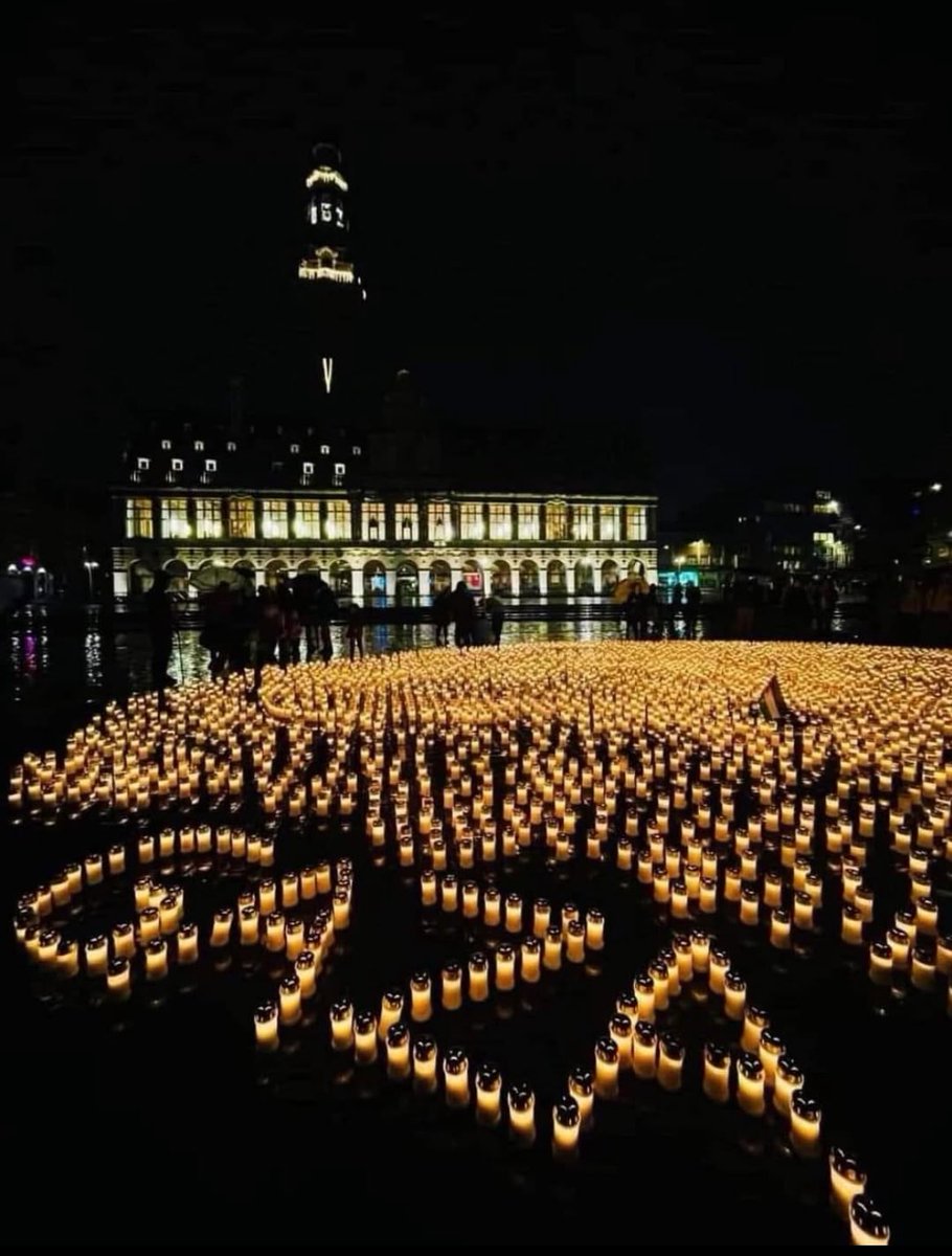 ThePoliCartoons's tweet photo. Lit candles for Gaza from Leuven, Belgium 🕯️ https://t.co/pSSdOE8MFM