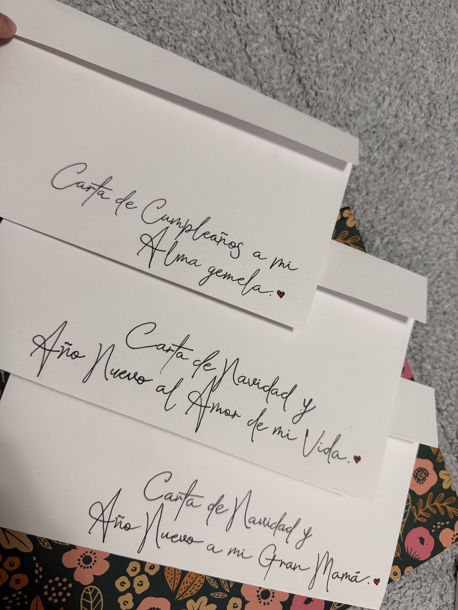 Valeriabaquer10's tweet image. Estoy enamoradaaaa de la vida❤️ 
(Díganme que no soy la única que en pleno 2026 hace cartas)
SIENTAN y sientan mucho, la vida sin sentir no es vida.