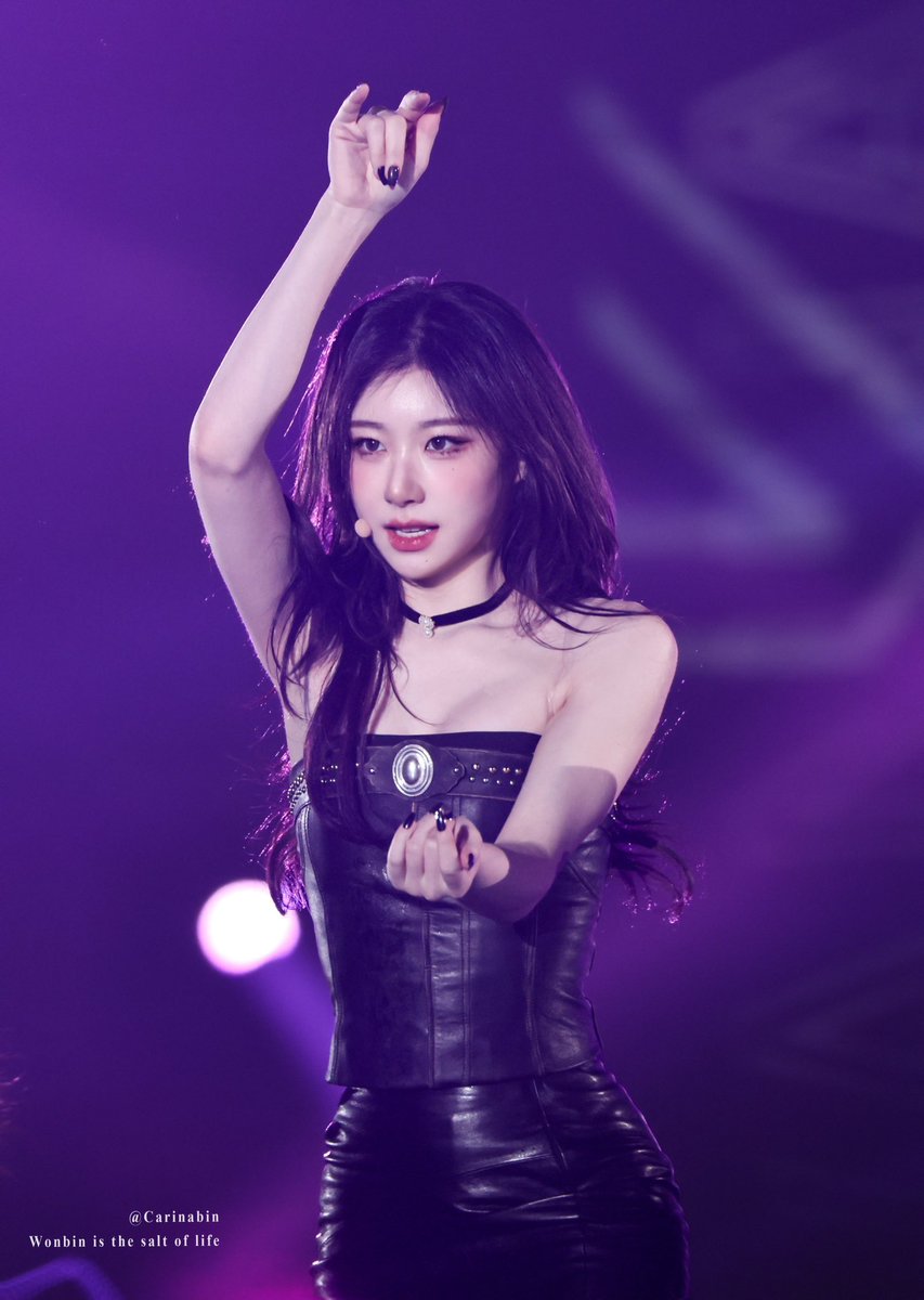 chaeryeong moments that could kill a sapphic (@csapphic) on Twitter photo 