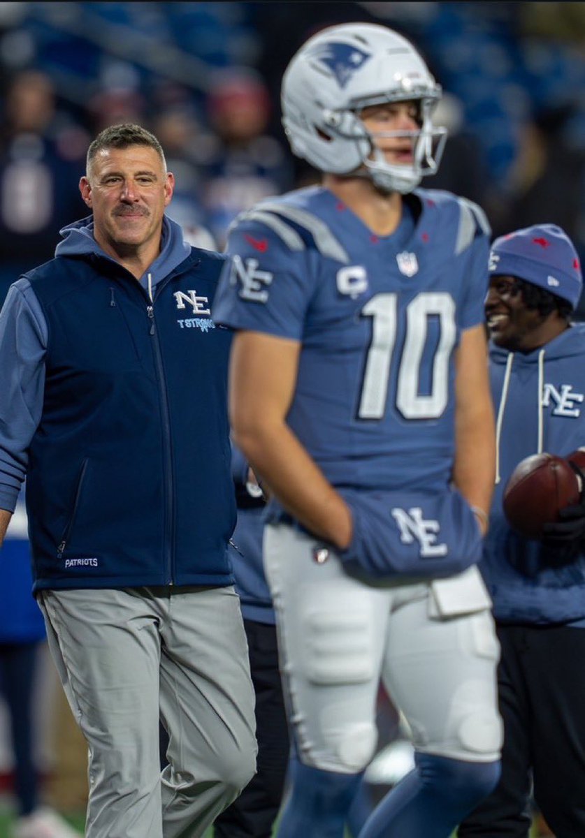 MySportsUpdate's tweet image. The #Patriots have clinched the AFC East in Year 1 of the Mike Vrabel era.