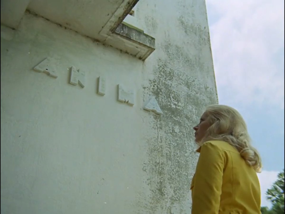 Sarah Makes People Watch Things! tweet media