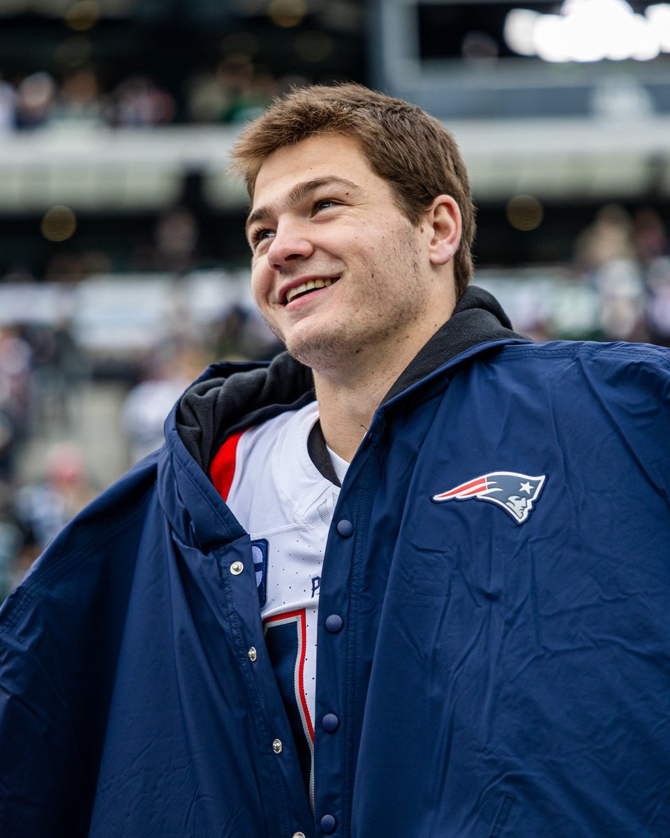 .<a href="/Patriots/">x - New England Patriots</a> QB <a href="/DrakeMaye2/">Drake Maye</a>'s fifth TD pass of the day set a new franchise record for the most receivers with a TD reception at five.

Maye is also the first Patriot to have 5 TD passes in a game since <a href="/TomBrady/">Tom Brady</a> vs. Houston (9/24/17).

#NEPats