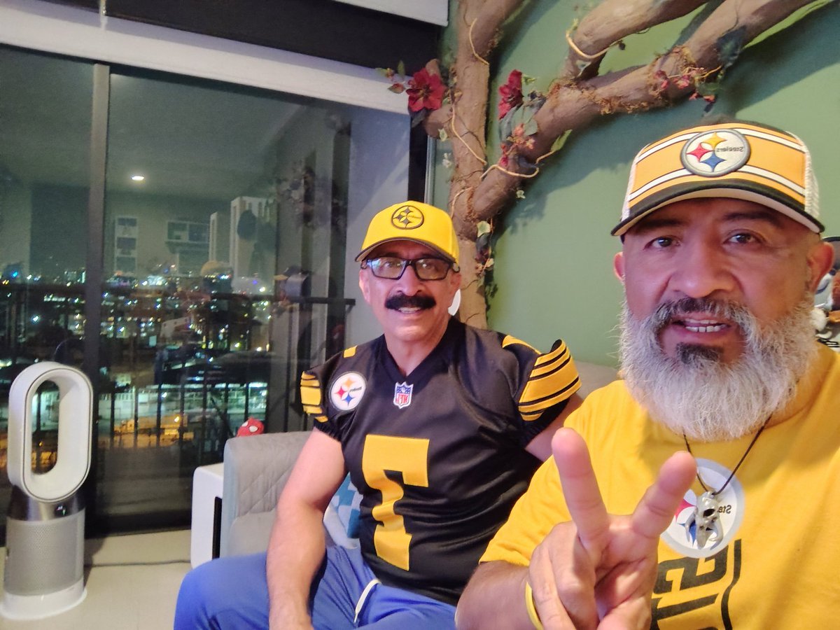 aleortega1968's tweet photo. @NFLEnTelevisa saludos a Henrry de Ale. https://t.co/1Wt4hm2b8v