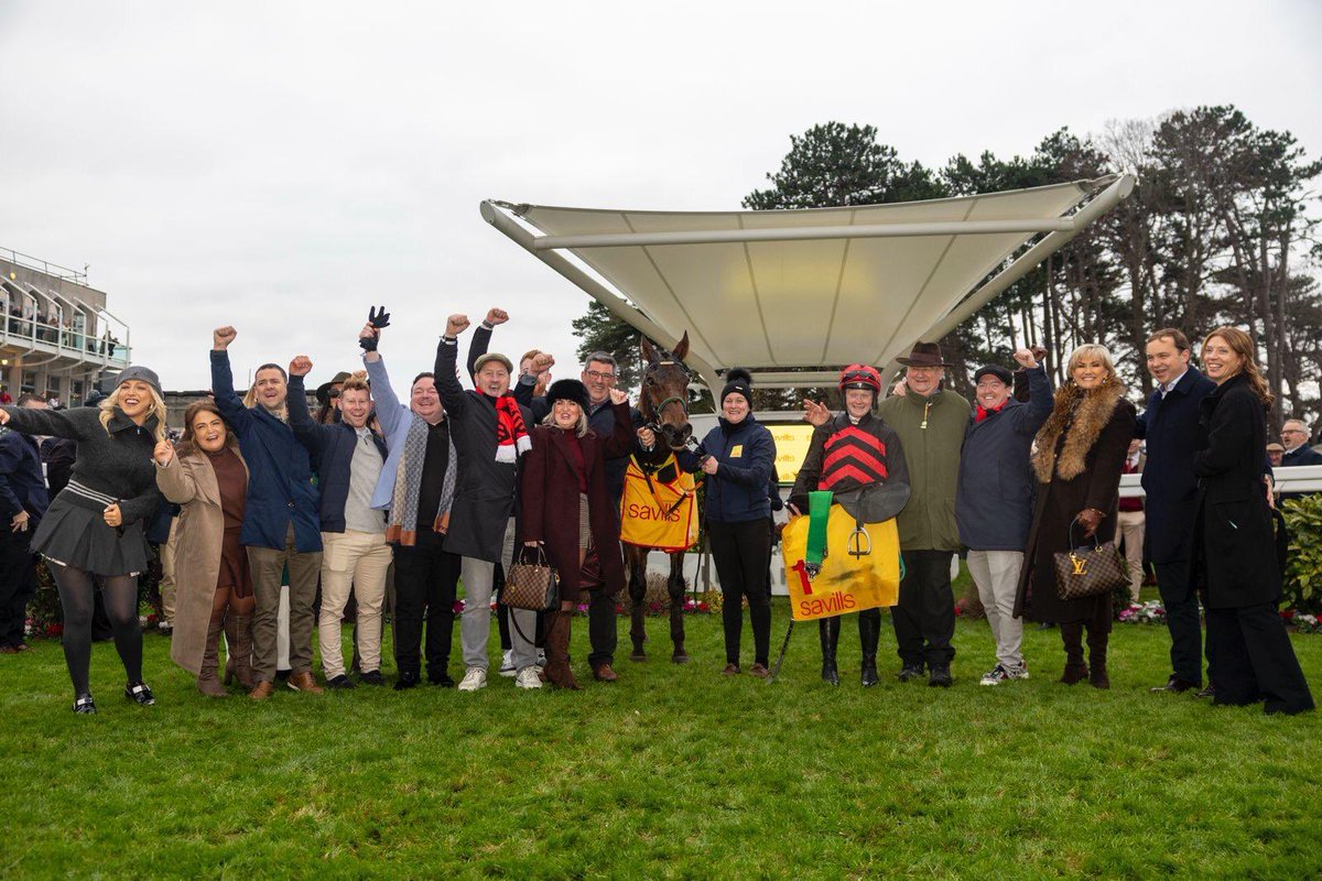 emmacbutch's tweet photo. What a day 😊😊 What a horse 🐎 Affordale Fury you absolute legend winning the Savills chase at Leopardstown Racecourse 😍 #TeamTuVa 💪💪 @tuvastables https://t.co/wWDN7qegGU