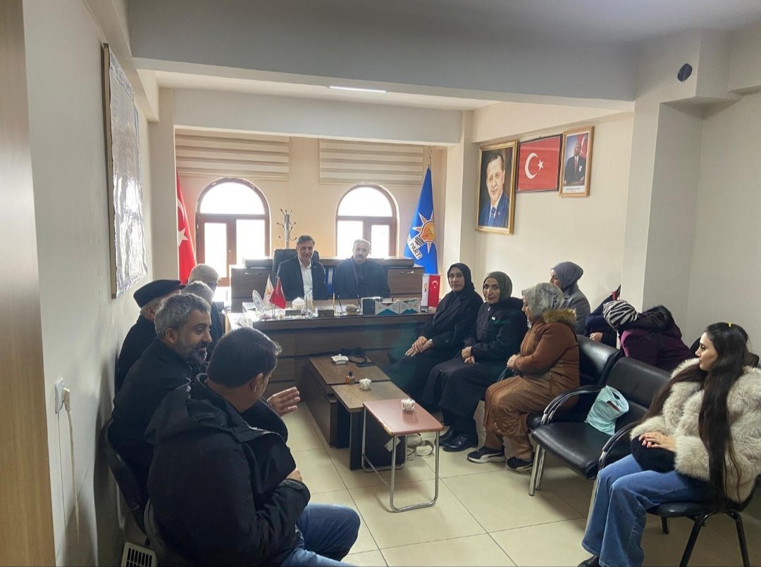 Koordinatörümüz Sayın <a href="/kamuranates065/">KAMURAN ATEŞ</a> ve İlçe Başkanımızın <a href="/SamilogluFaruk/">Faruk Samiloglu</a> katılımıyla Aylık Danışma Meclisi Toplantımızı gerçekleştirdik.
Birlik ve dayanışma içinde çıktığımız bu yolda, atacağımız her adımın hayırlara vesile olmasını diliyorum.
Daha güçlü yarınlar için...