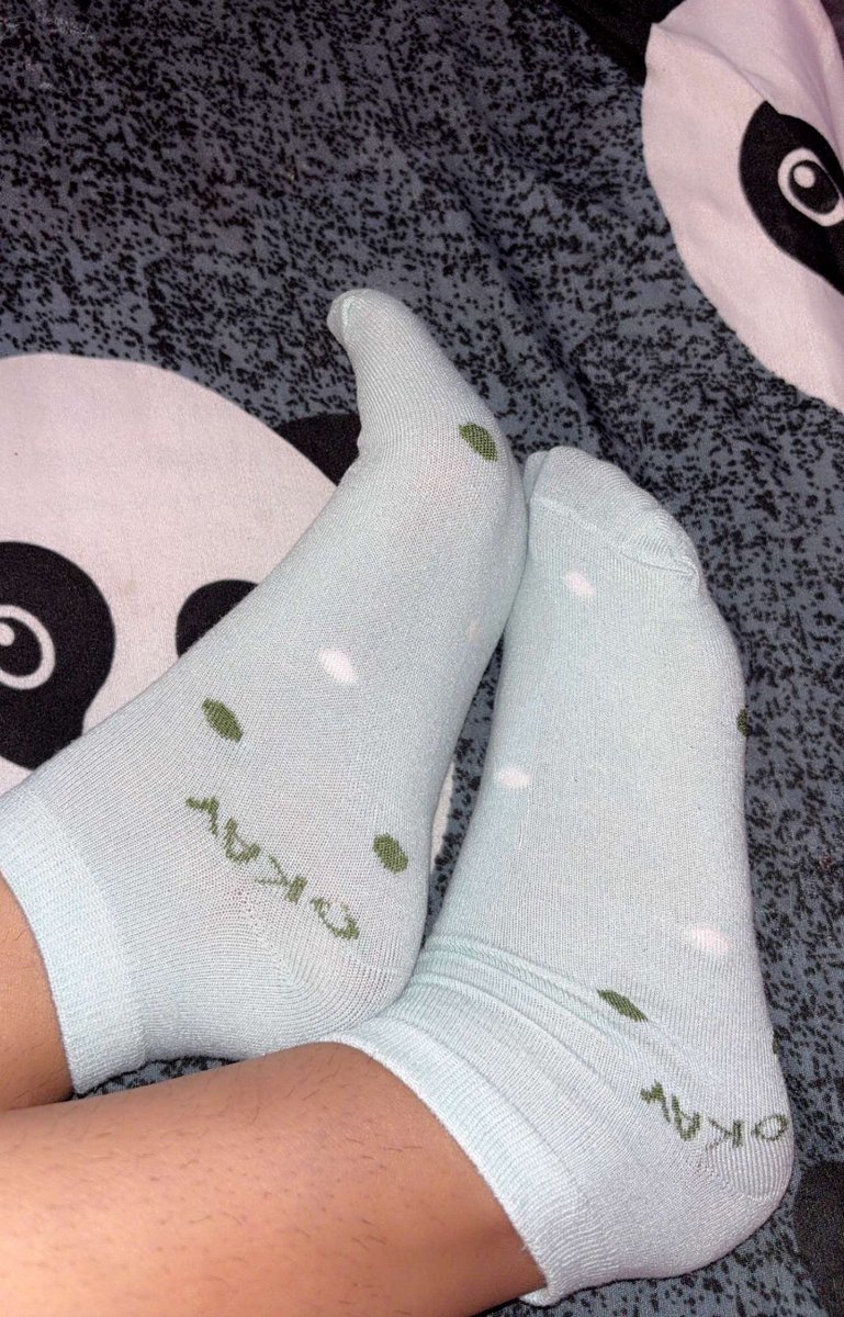 navyaownsyouu's tweet photo. come sniff my sweaty socks, freaks🥱 https://t.co/RtIhZQMQST