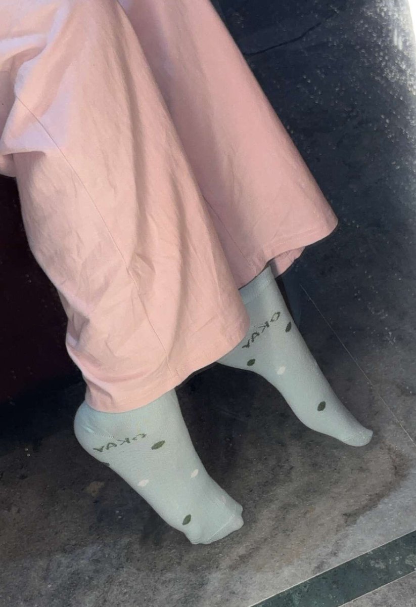 navyaownsyouu's tweet photo. come sniff my sweaty socks, freaks🥱 https://t.co/RtIhZQMQST