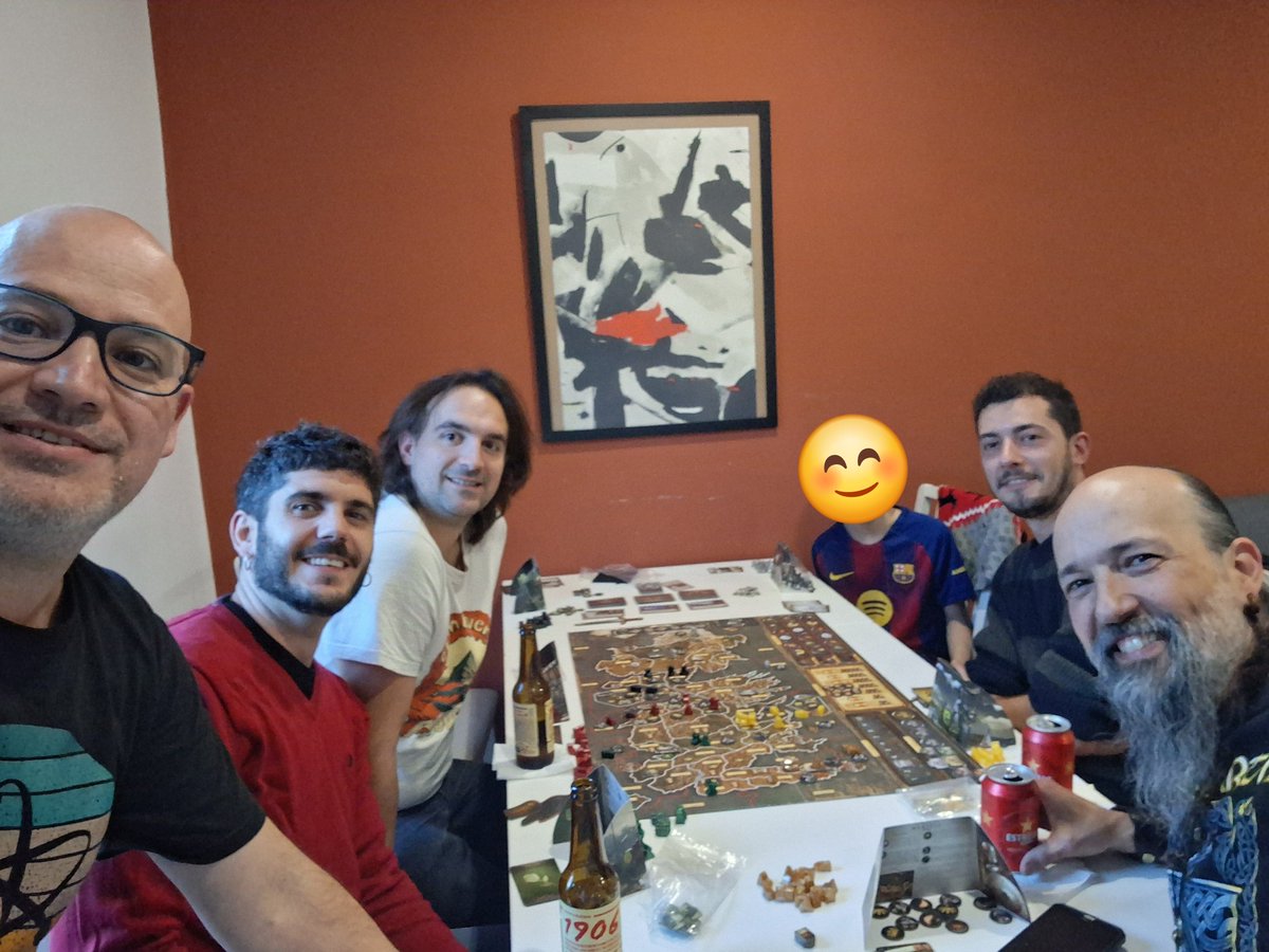 Avui partida a 6 al Game of Thrones amb estrena triomfal de l'hereu inclosa.
Hi ha planter! 💪