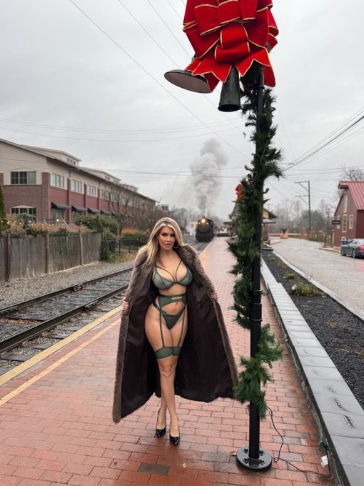 Gigi Dior - Heading to Hogwarts https://t.co/usggLLlkKz