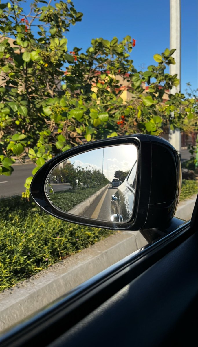 TAMS_8's tweet photo. Life is a journey, enjoy the ride and the view. 🚗✨ https://t.co/XSkRJUE0Pb