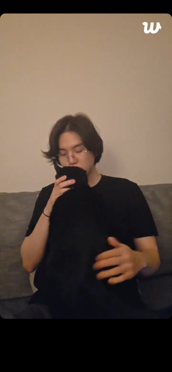 Dopaminergiica's tweet image. Hello Tang!! Hobi says hi too!! #CatsForYoongi #YoongiCAT