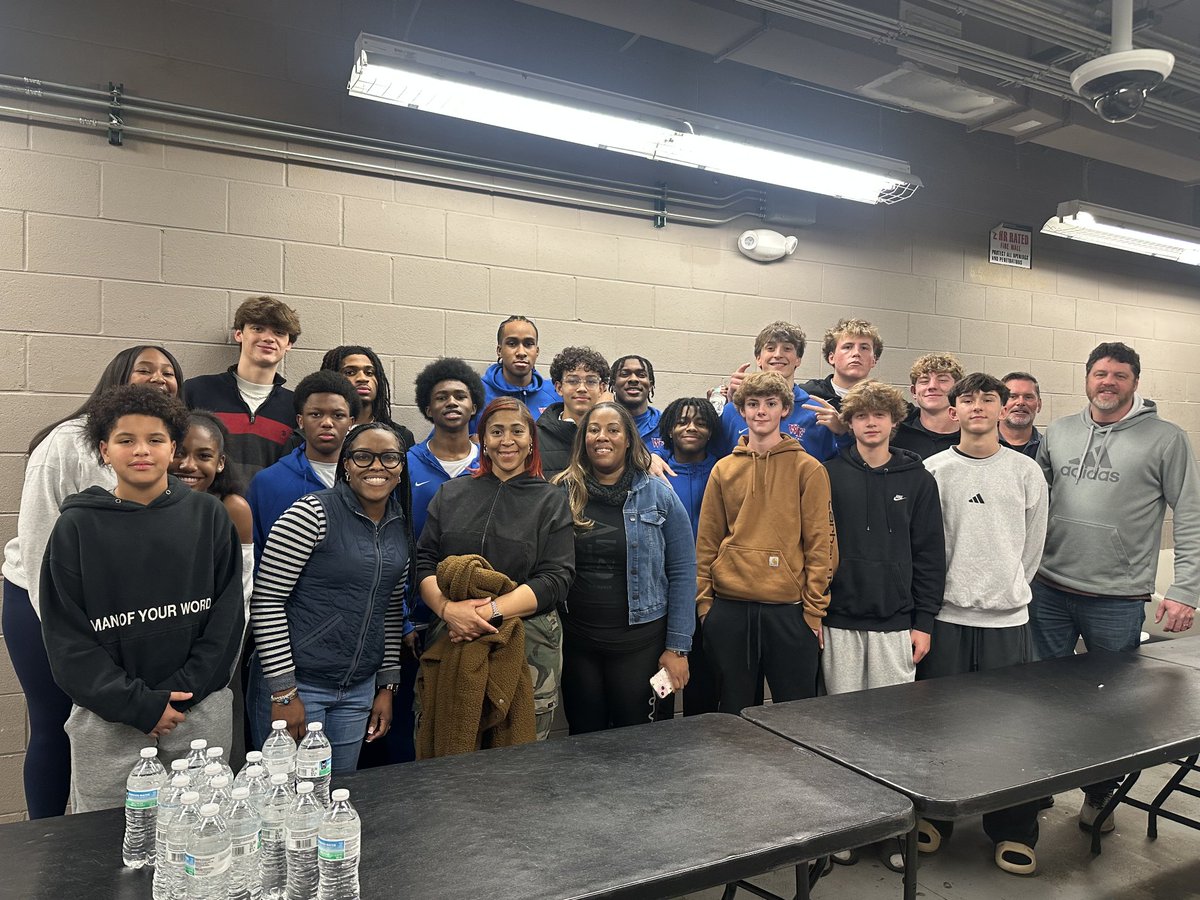 WFCougarsBBall's tweet photo. After our game yesterday, players from our program visited the Second Street Shelter in Raleigh to do some volunteer work. They assisted with packing food and water that will be distributed. #WAKEEMUP #WFHOOPS https://t.co/rfhQuEIEeW