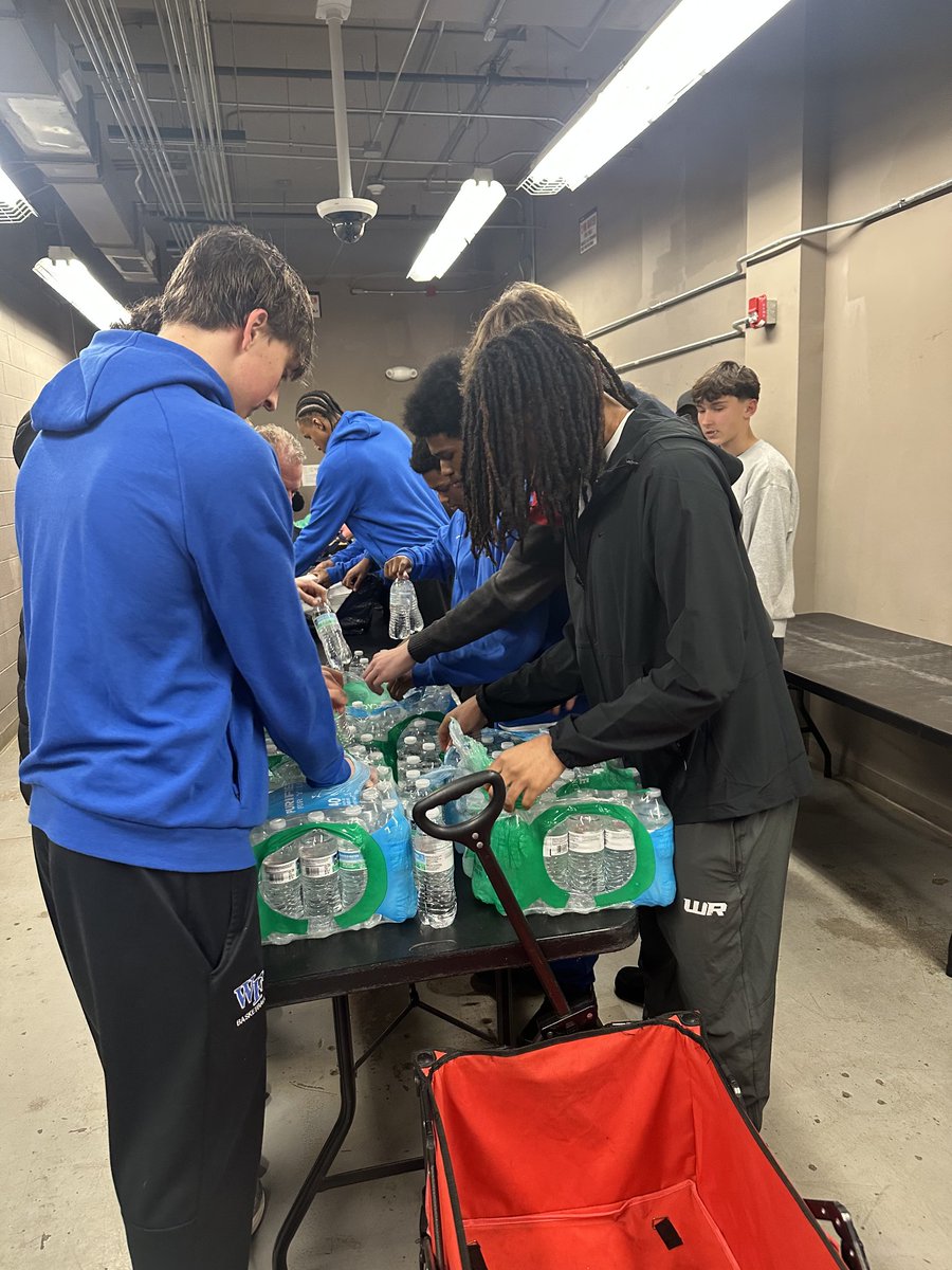 WFCougarsBBall's tweet photo. After our game yesterday, players from our program visited the Second Street Shelter in Raleigh to do some volunteer work. They assisted with packing food and water that will be distributed. #WAKEEMUP #WFHOOPS https://t.co/rfhQuEIEeW