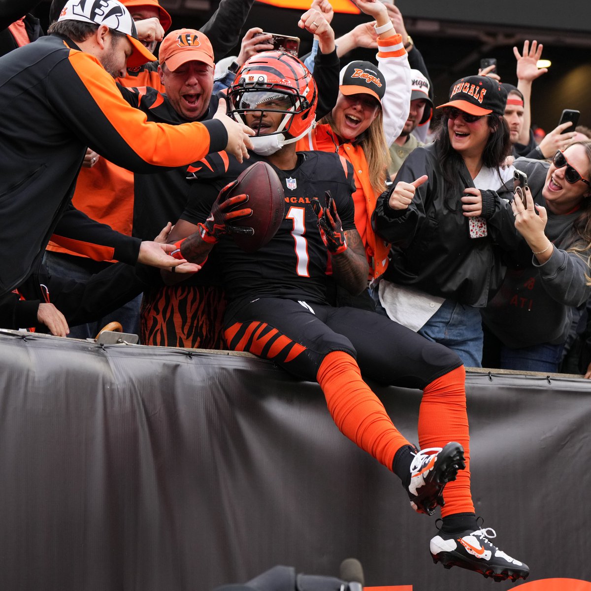 Ja'Marr Chase joins Randy Moss as the only players in NFL history with 7+ receiving TDs in each of their first 5 seasons 📈

<a href="/Bengals/">Cincinnati Bengals</a> | #WhoDey