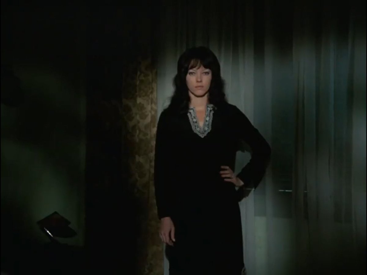 Sarah Makes People Watch Things! tweet media