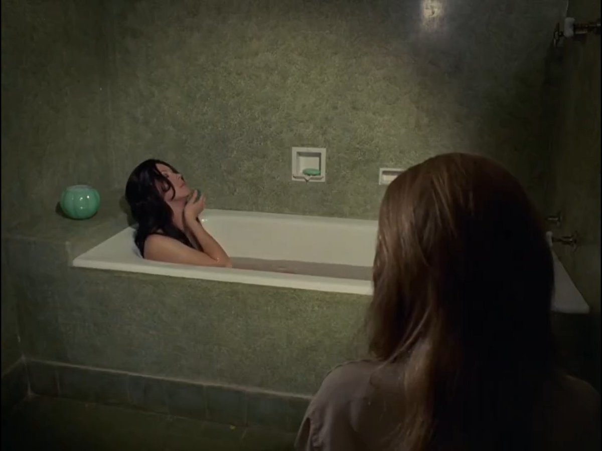 Sarah Makes People Watch Things! tweet media