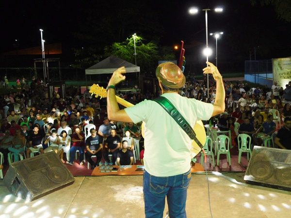 sandrovagner4's tweet photo. Pedreiras - Luís Carlos Pinheiro, de Grajaú, vence o V Festival de Música Samuel Barrêto com "Patas de Ouro" https://t.co/WzV44C5RzP https://t.co/cuInwSXoYv
