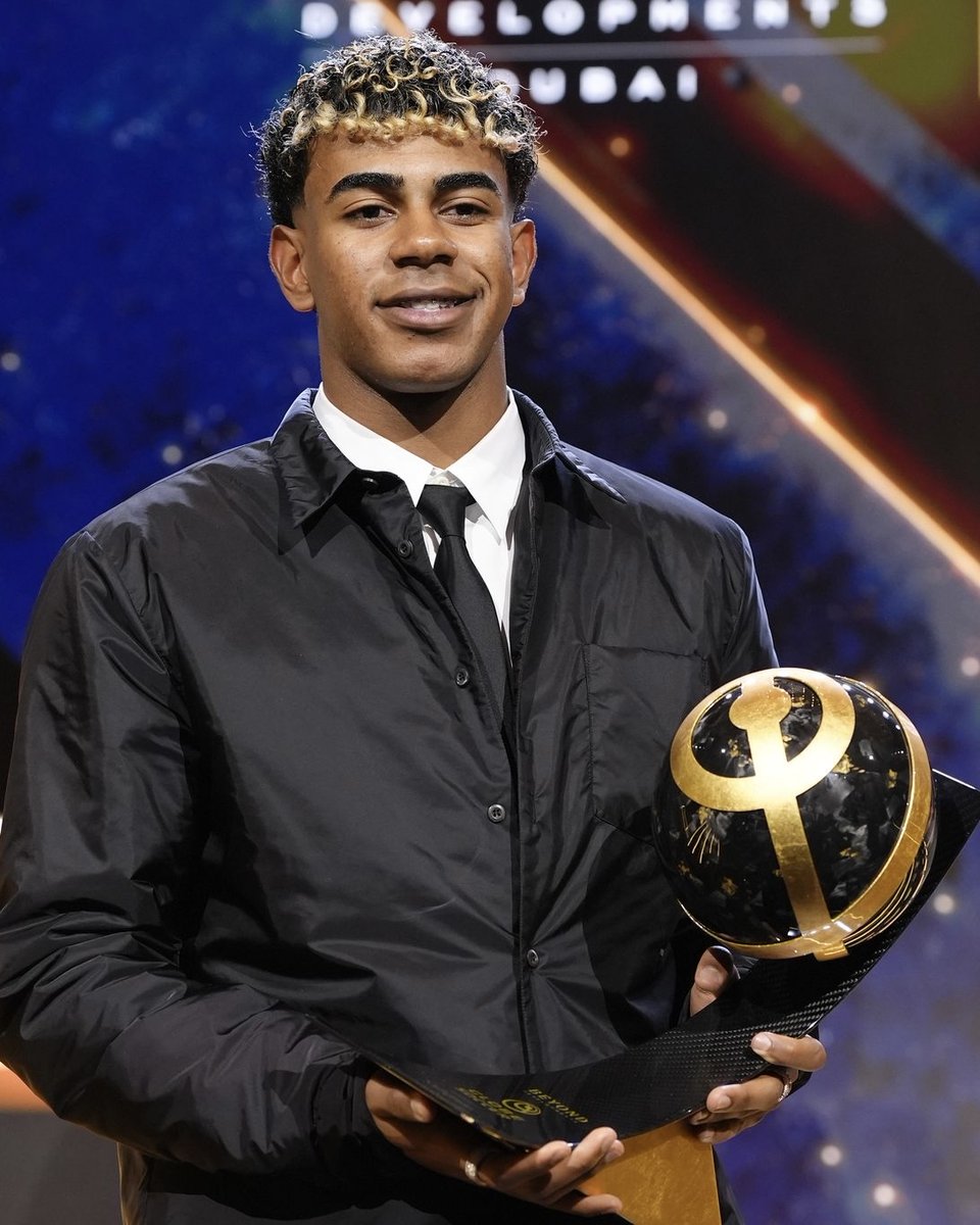 FCBarcelona's tweet photo. 𝗚𝗟𝗢𝗕𝗘 𝗦𝗢𝗖𝗖𝗘𝗥 𝗔𝗪𝗔𝗥𝗗𝗦 𝟮𝟬𝟮𝟱🏆
Lamine Yamal, Best Forward &amp; Maradona Award

 #GlobeSoccer | @globe_soccer https://t.co/sCTLcrhNeh
