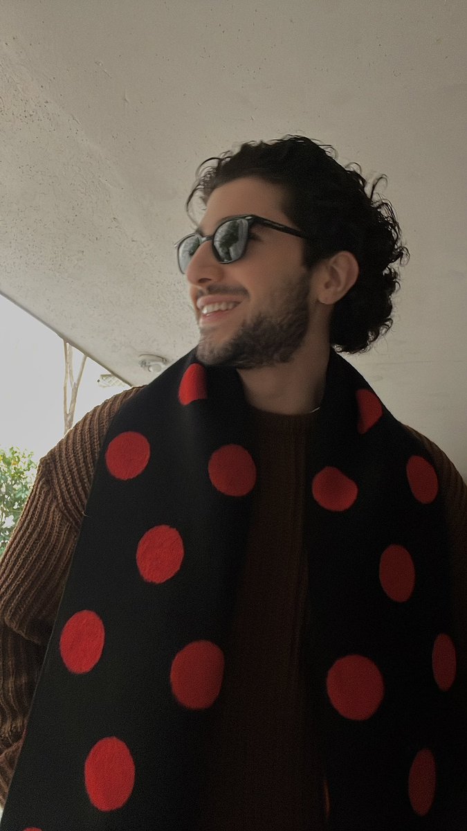 سینا tweet media