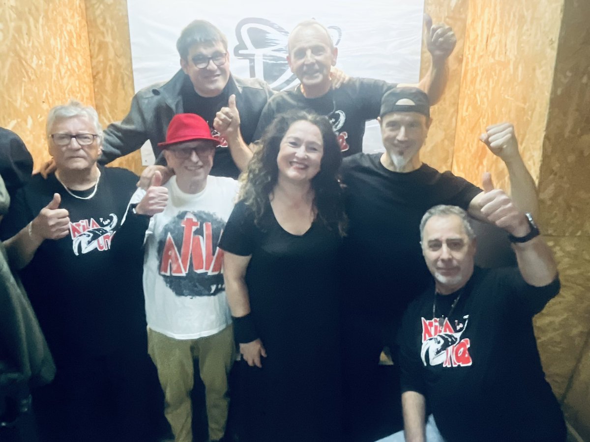 INFOBONBERENEA-k aurkezten du:ATILA Y LOS UNOS zuzenean!!!2025ko abenduaren 28an!!!oso ona!!!eskerrik asko!

bonberenea 28.urte!elkarlanarekin erresistentzia,herriekin elkartasuna

bonberenea.com