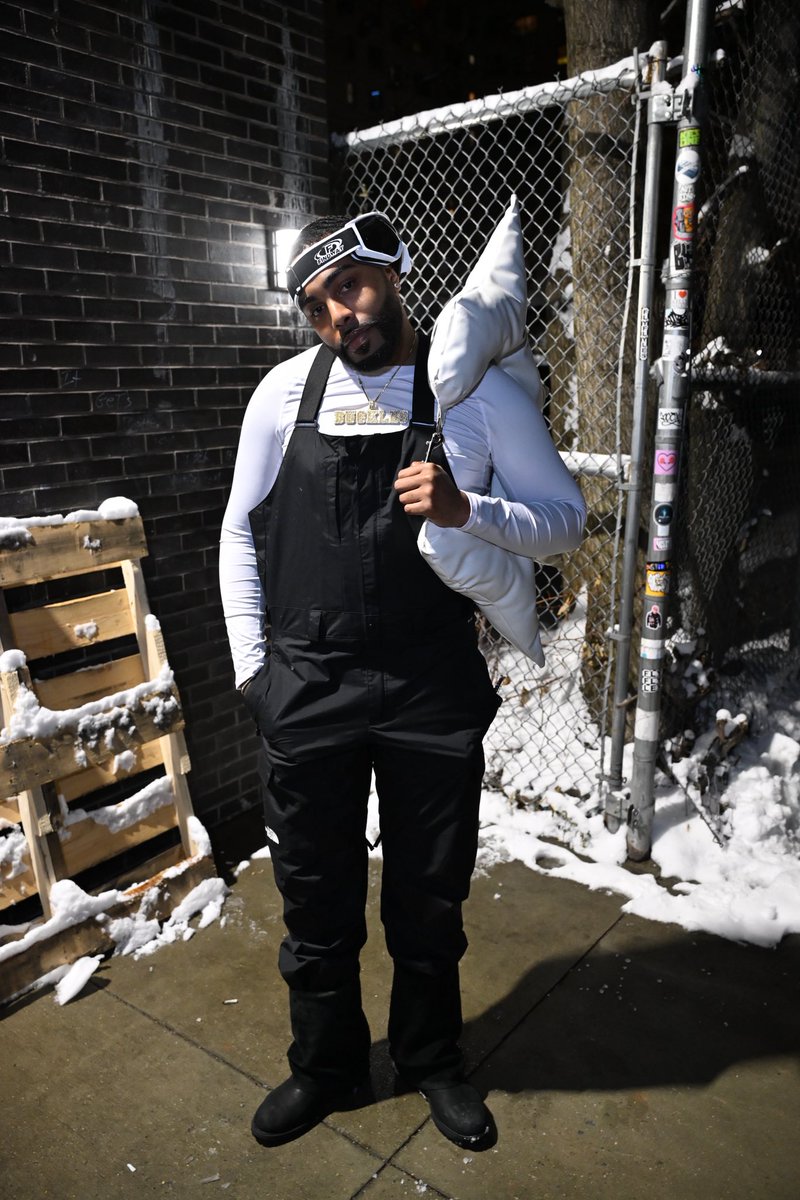 BUCKLES 🔭 tweet media