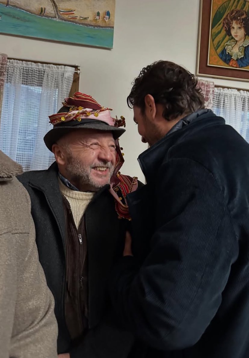 Yaaaaaaa siz nediyosunz siz çok komiksiniz 😅