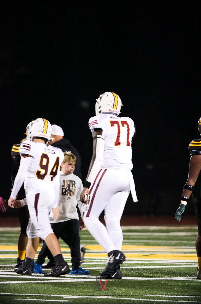 AmareMoranD77's tweet photo. 6'7
310
Redshirt freshman
NAIA MID year transfer
21 offers (1 FCS)
18 Y/O
3.4 GPA
Looking for a new home https://t.co/cwS7CtKwsH