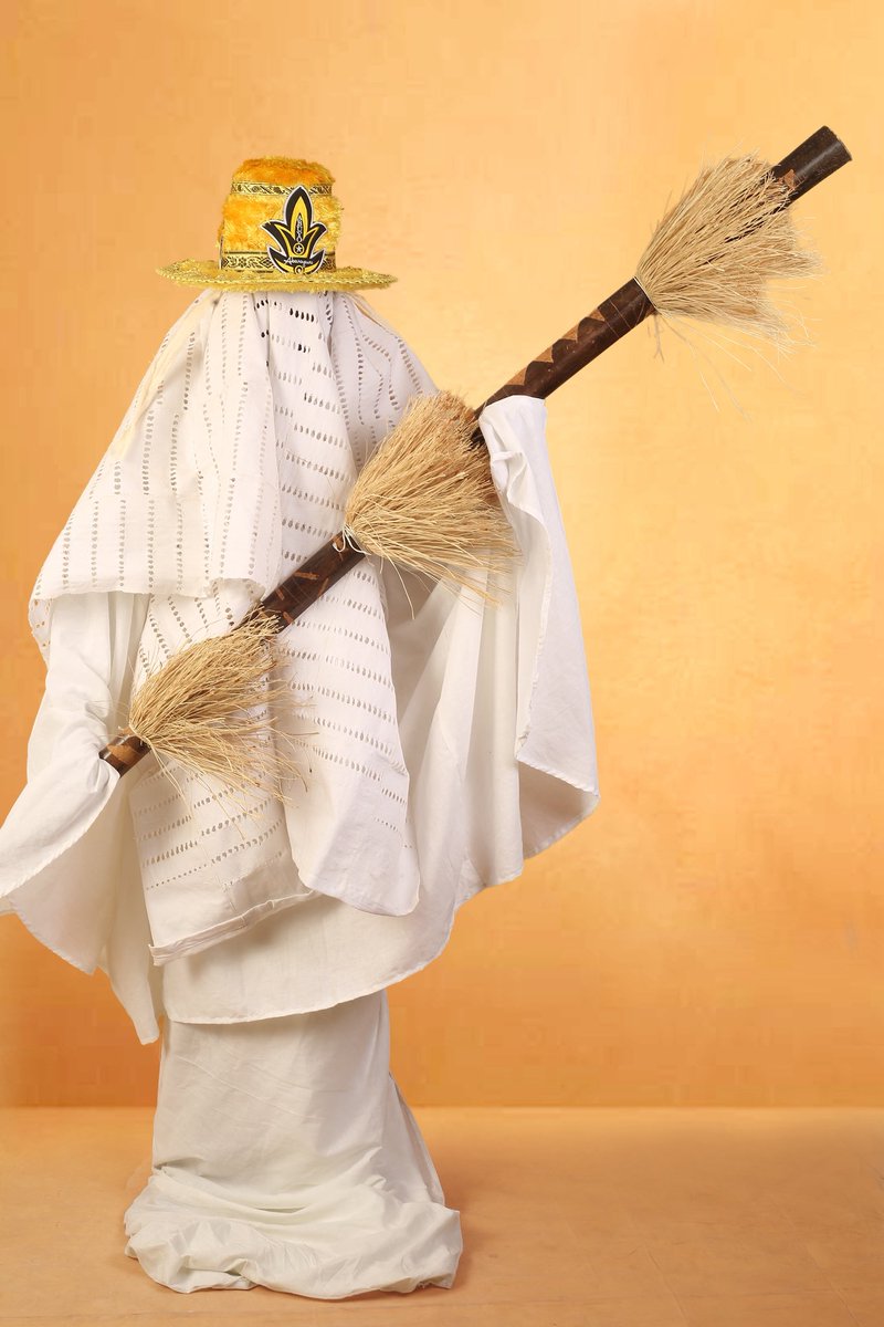 Teephirm's tweet photo. Ẹyọ Oniko: Abarayẹwu.
#EyoFestival2025 
#EYO2025 
#Eyo https://t.co/qpP0xxq34F