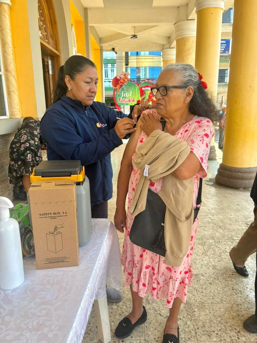 Salud_Loja's tweet photo. El Distrito 11D04 se activó en el #Vacunatón contra la #Influenza 💉🎉, dirigida a los grupos prioritarios de los cantones Celica, Pindal y Puyango, con el objetivo de reducir el riesgo de complicaciones y fortalecer la salud pública

#MSPEnTerritorio 
#ElNuevoEcuador https://t.co/94UdW2vZ5f